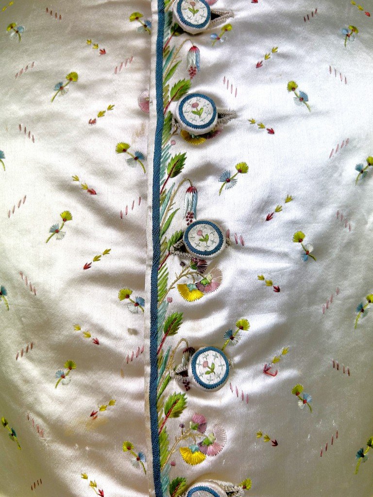 An Elegant Satin Waistcoat Embroidered With Pansies—louis XVI Period, Circa 1785-photo-3