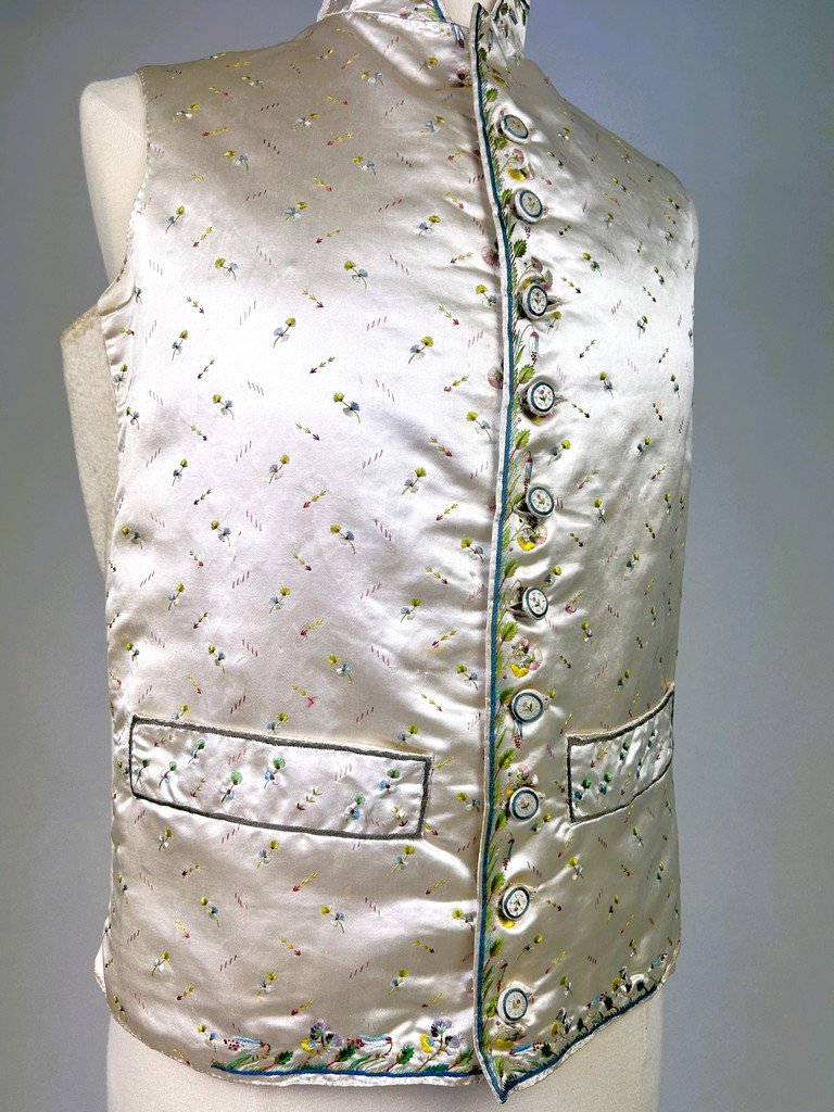 An Elegant Satin Waistcoat Embroidered With Pansies—louis XVI Period, Circa 1785-photo-1