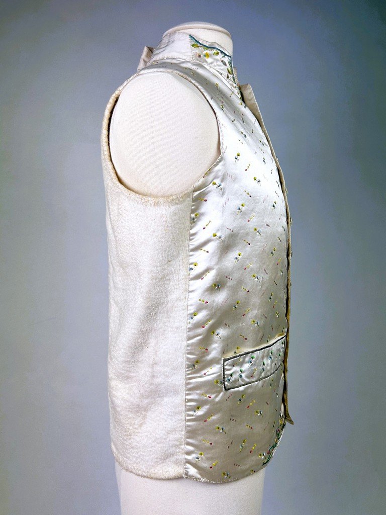 An Elegant Satin Waistcoat Embroidered With Pansies—louis XVI Period, Circa 1785-photo-3