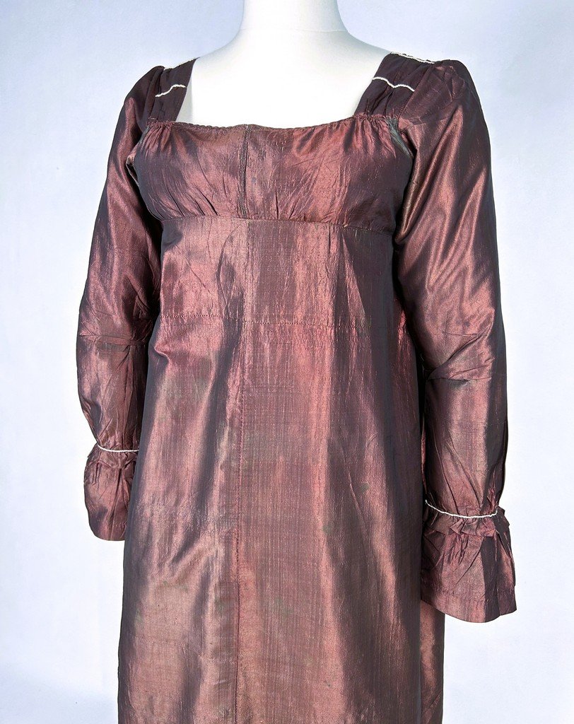 Empire-style Dress In Iridescent Coppery Burgundy Silk Taffeta, With Provenance—england, C. 1810-photo-2