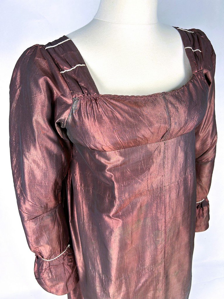 Empire-style Dress In Iridescent Coppery Burgundy Silk Taffeta, With Provenance—england, C. 1810-photo-3
