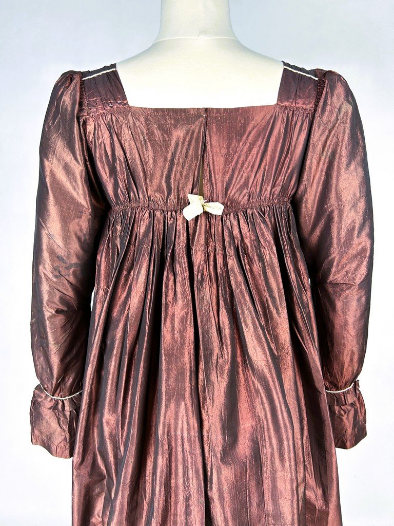 Empire-style Dress In Iridescent Coppery Burgundy Silk Taffeta, With Provenance—england, C. 1810-photo-4