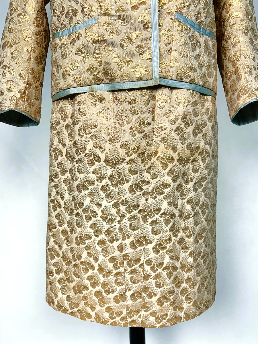 Tailleur-jupe de Gabrielle Chanel HC n°07412 en lamé cloqué or de la maison Bucol - AH 1958-59-photo-1