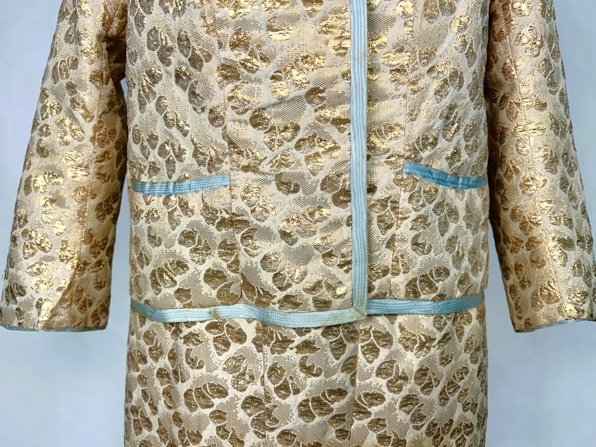 Tailleur-jupe de Gabrielle Chanel HC n°07412 en lamé cloqué or de la maison Bucol - AH 1958-59-photo-2