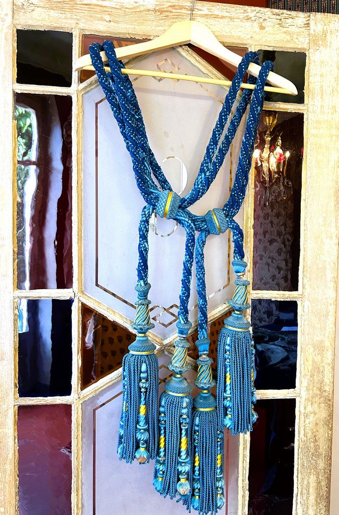 Une Paire d'Embrases à Glands De Passementerie en soie  et quilles dorées - France C. 1860-photo-3