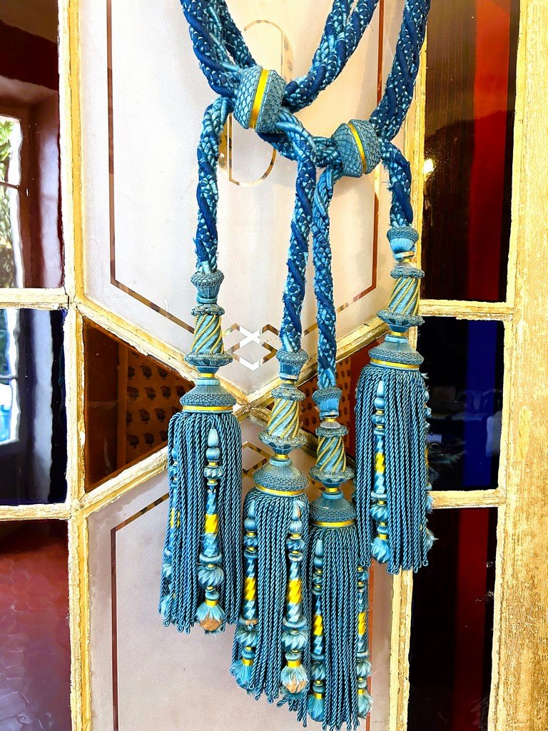 Une Paire d'Embrases à Glands De Passementerie en soie  et quilles dorées - France C. 1860-photo-4