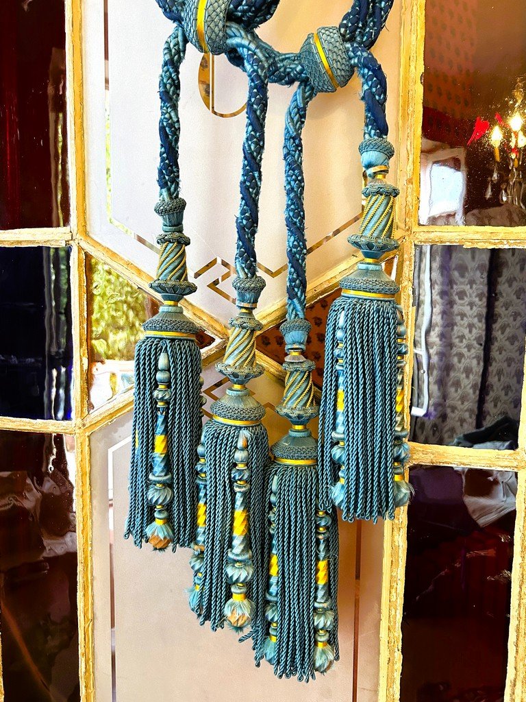 Une Paire d'Embrases à Glands De Passementerie en soie  et quilles dorées - France C. 1860-photo-5