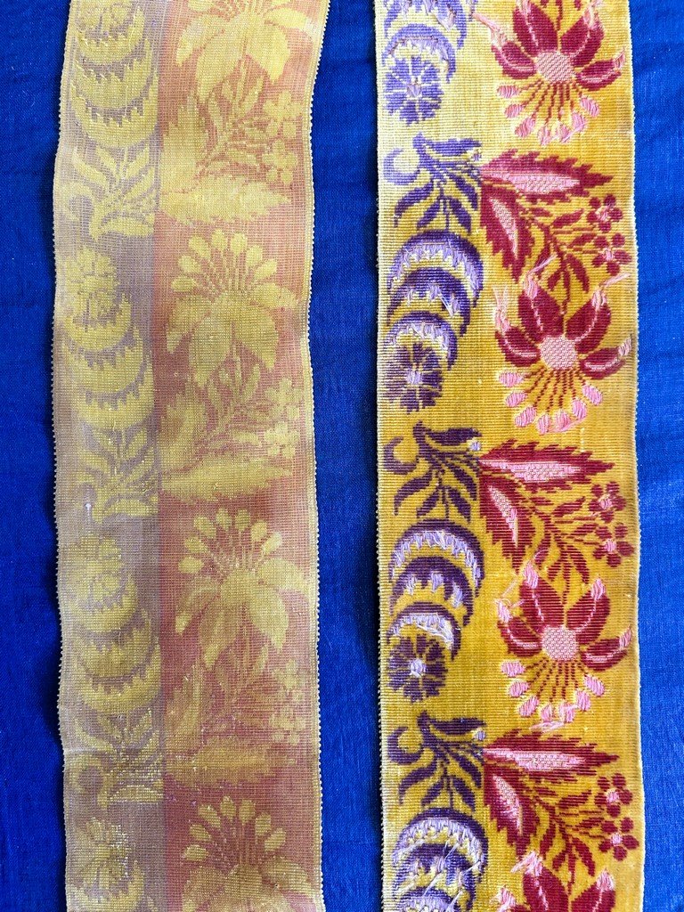 Ruban de coiffe d’Arles en velours au sabre fond safran à décor orientalisant Circa 1840-photo-2