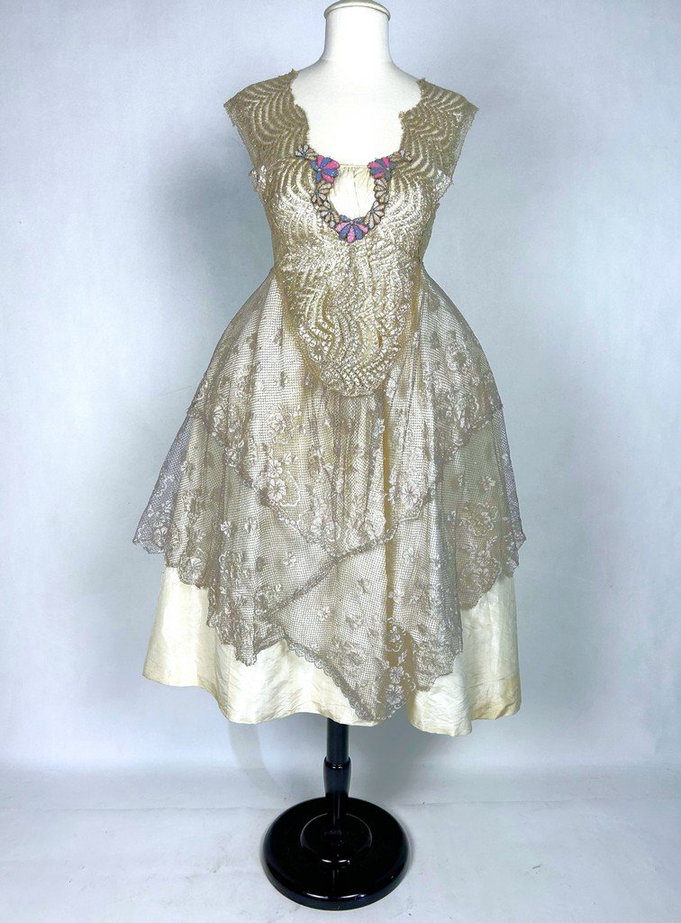 Robe de Style en lamé argent dans le goût de Boué Soeurs – France période Art Déco Circa 1925-photo-2
