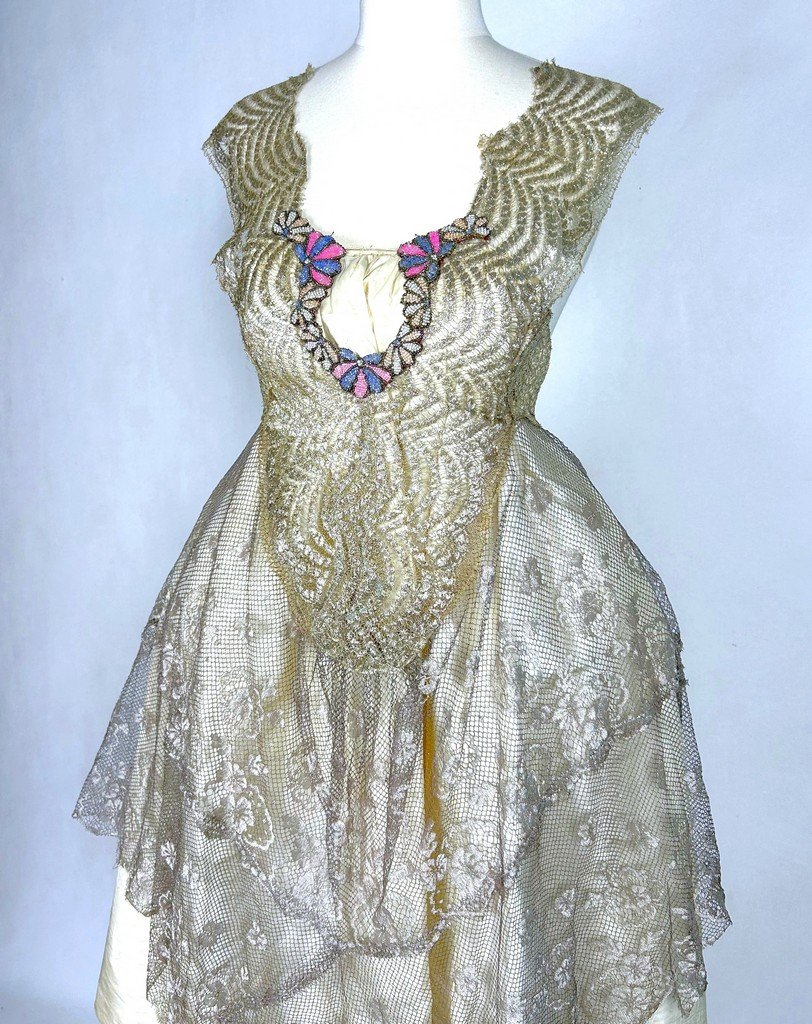 Robe de Style en lamé argent dans le goût de Boué Soeurs – France période Art Déco Circa 1925-photo-3