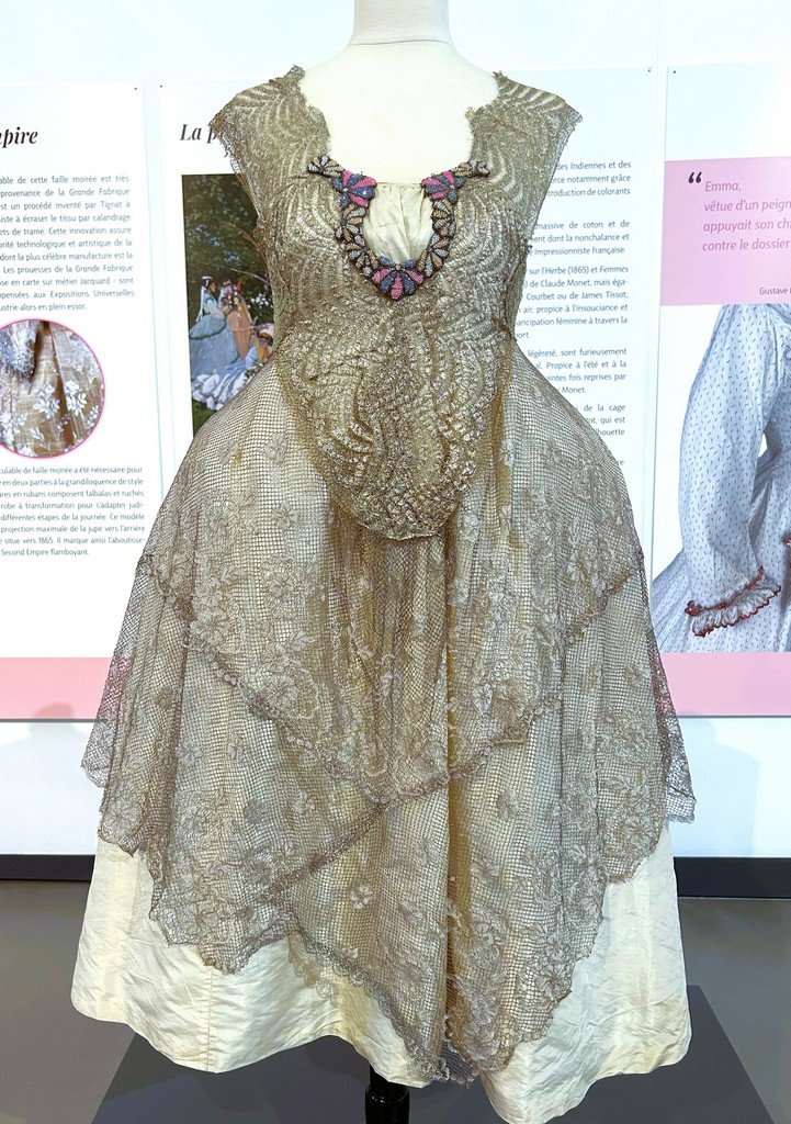 Robe de Style en lamé argent dans le goût de Boué Soeurs – France période Art Déco Circa 1925-photo-1