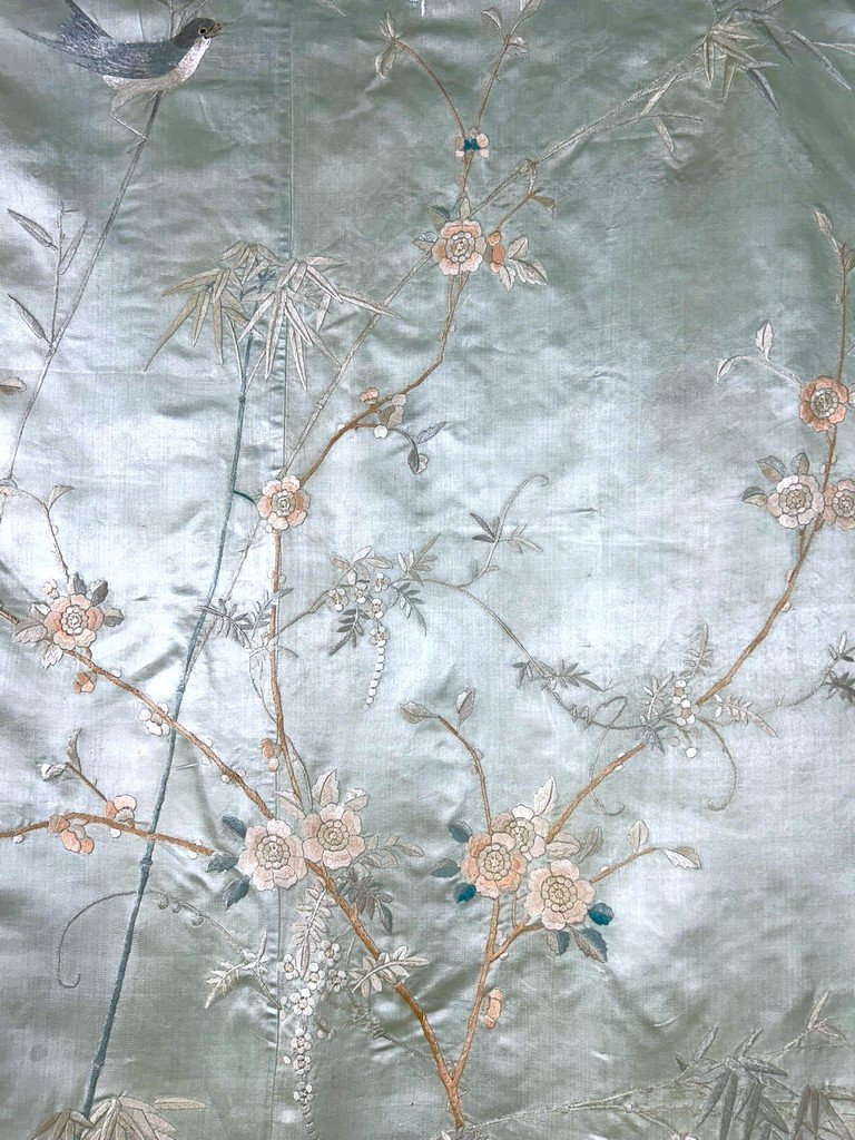 Tenture ou rideau en satin brodé de Canton - Chine pour l'export en Europe Circa 1860-1880-photo-3