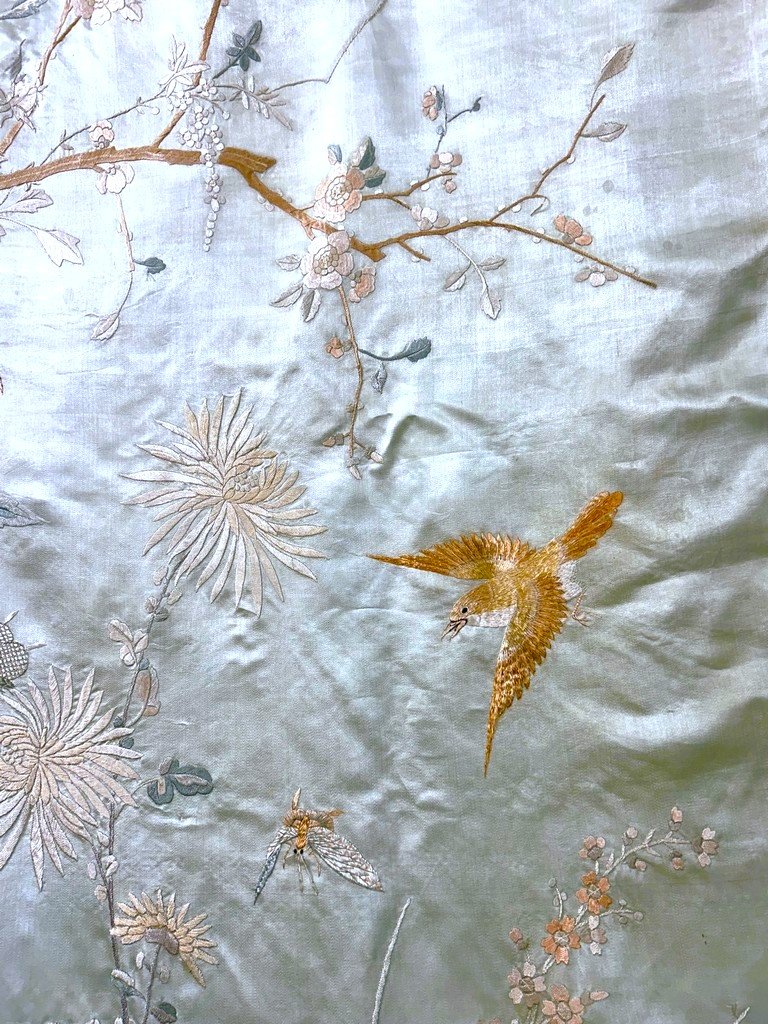 Tenture ou rideau en satin brodé de Canton - Chine pour l'export en Europe Circa 1860-1880-photo-3