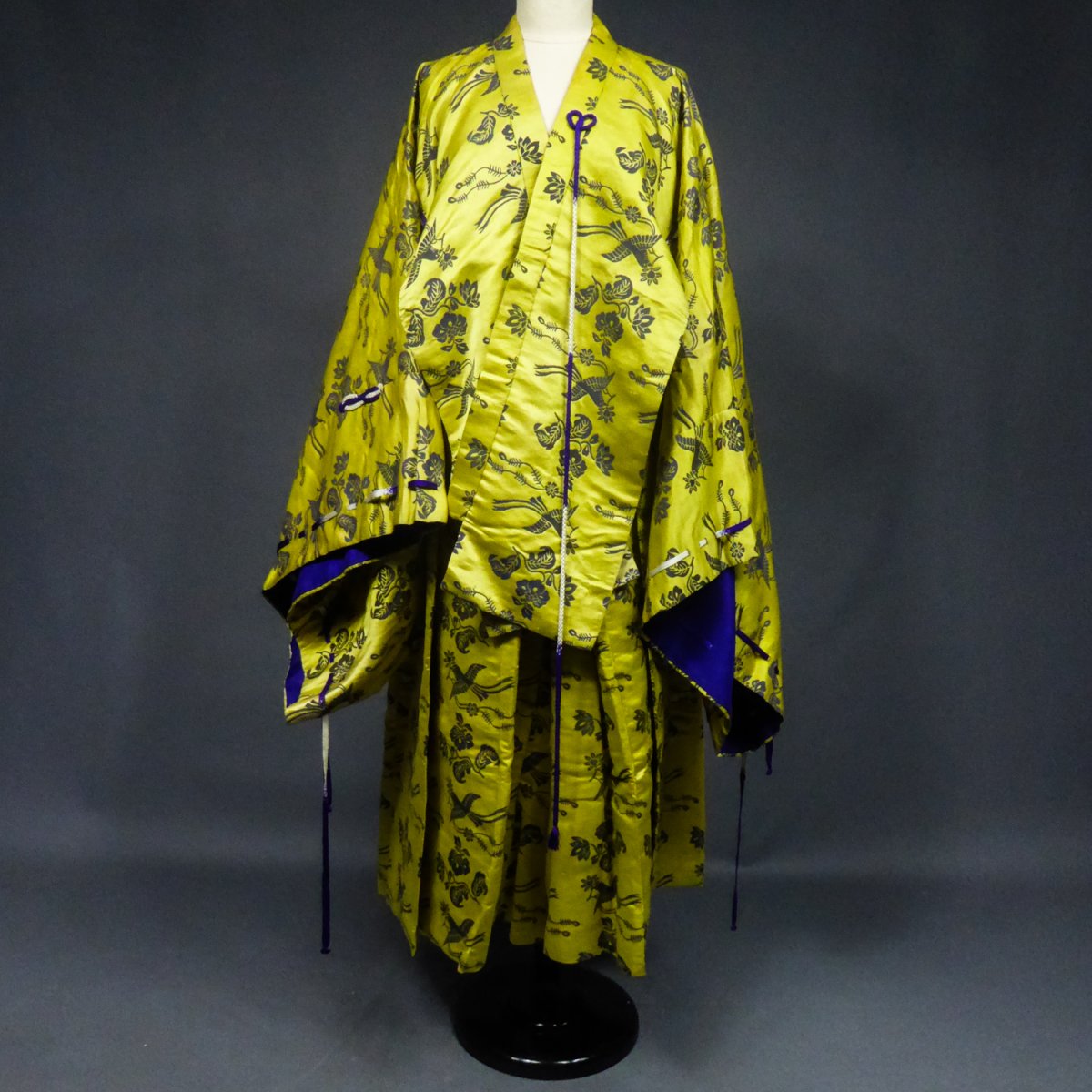 Japanese Theatrical Ensemble In Silk Damascus Circa 1960-photo-4