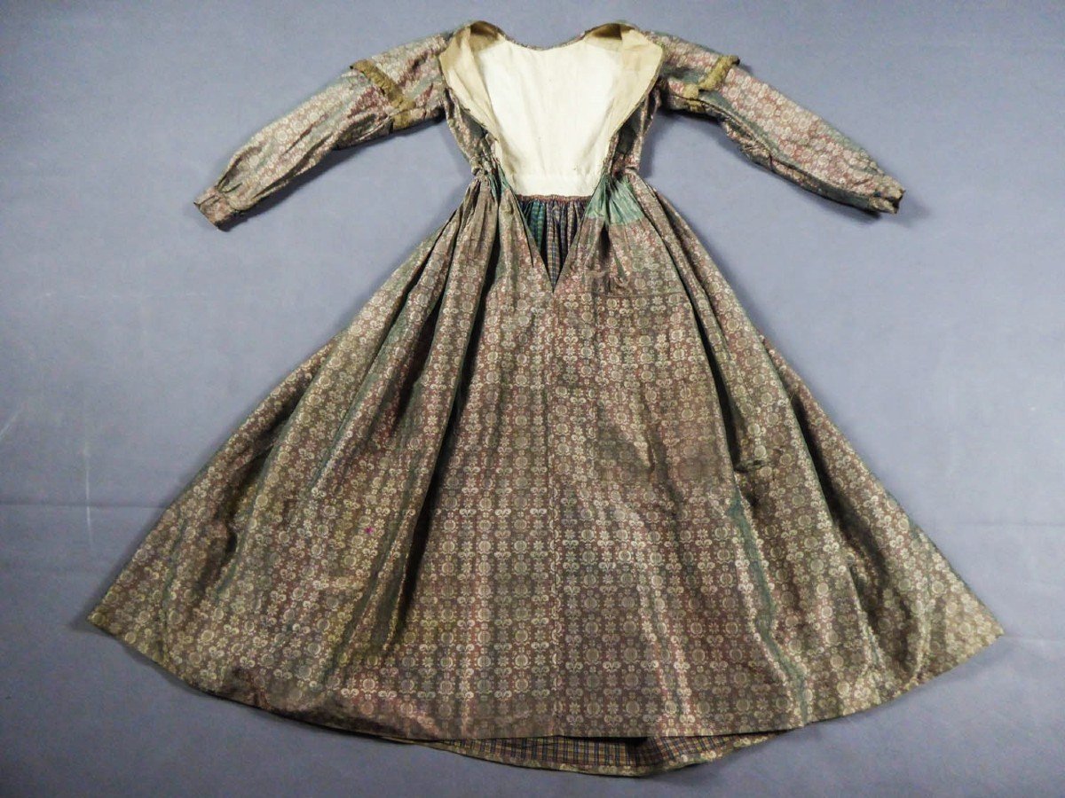 Louis Philippe Dress In Shaped Changing And Indian Silk - France Circa 1845-photo-3