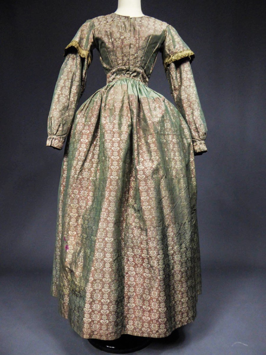 Louis Philippe Dress In Shaped Changing And Indian Silk - France Circa 1845-photo-4