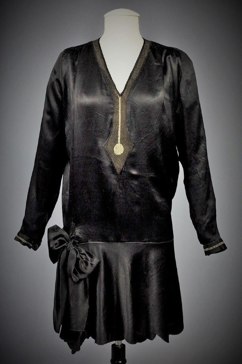 Petit Robe Noire Couture En Satin Duchesse Brodée Circa 1920-photo-2
