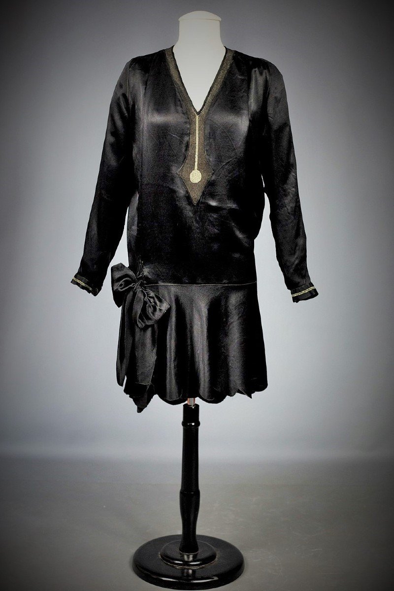 Petit Robe Noire Couture En Satin Duchesse Brodée Circa 1920-photo-4