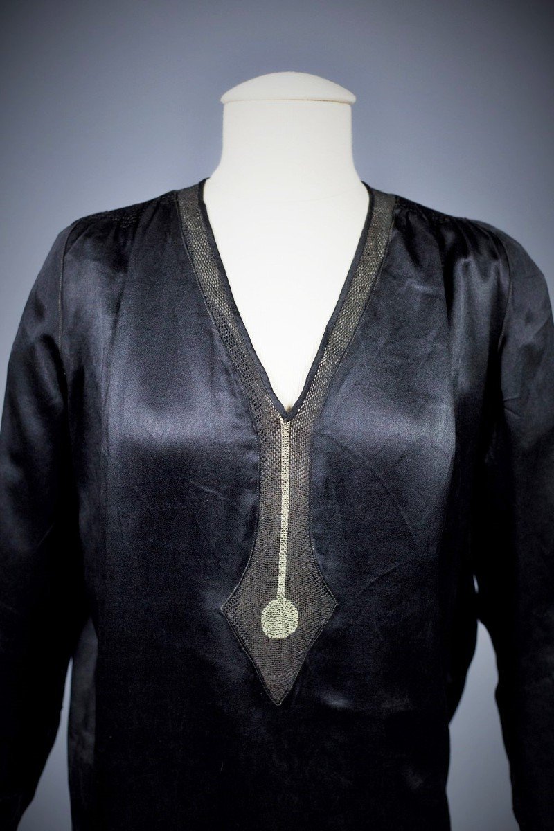 Petit Robe Noire Couture En Satin Duchesse Brodée Circa 1920-photo-3