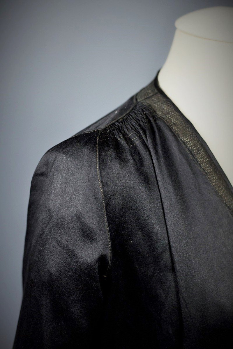 Petit Robe Noire Couture En Satin Duchesse Brodée Circa 1920-photo-1