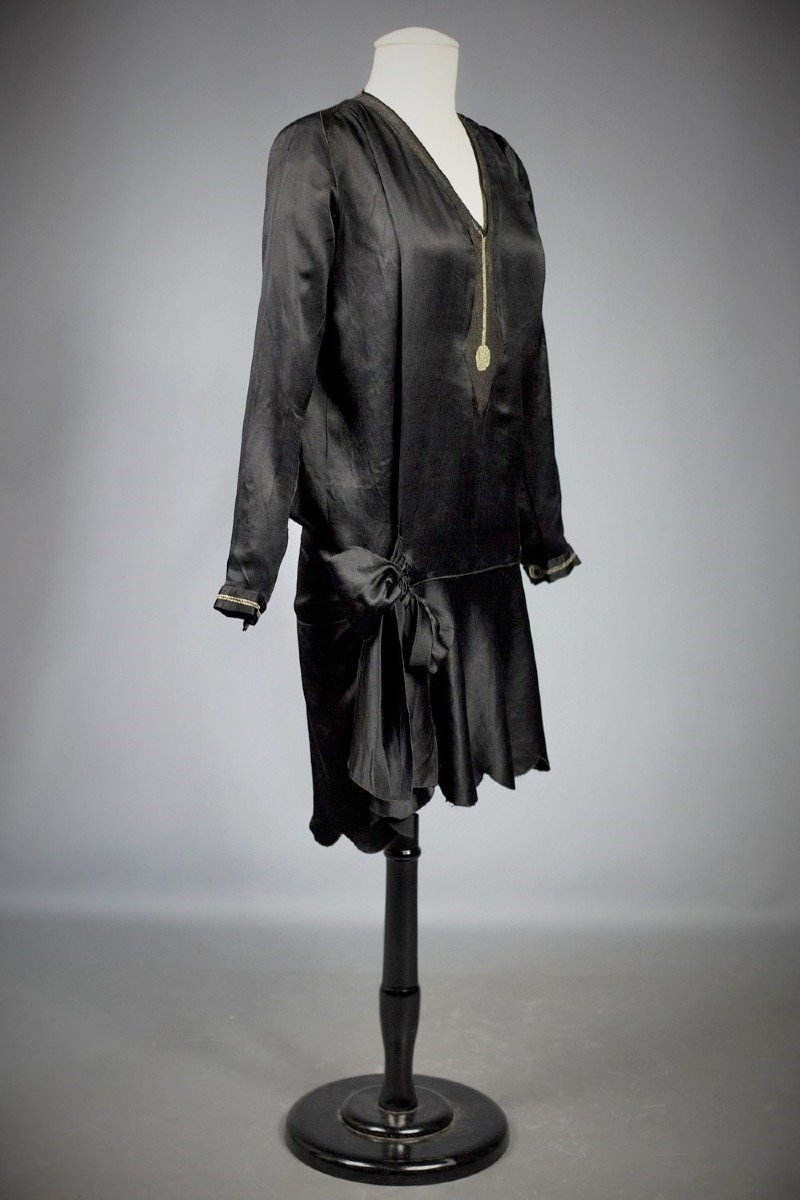 Petit Robe Noire Couture En Satin Duchesse Brodée Circa 1920-photo-3