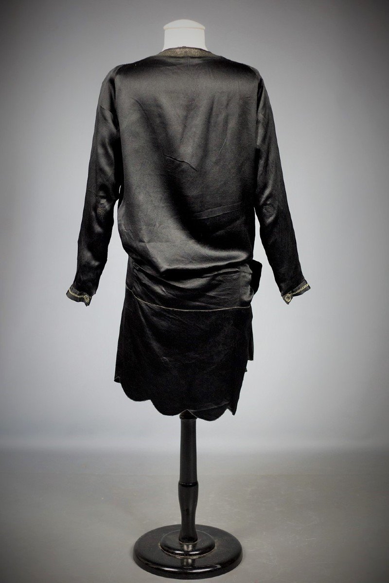 Petit Robe Noire Couture En Satin Duchesse Brodée Circa 1920-photo-8