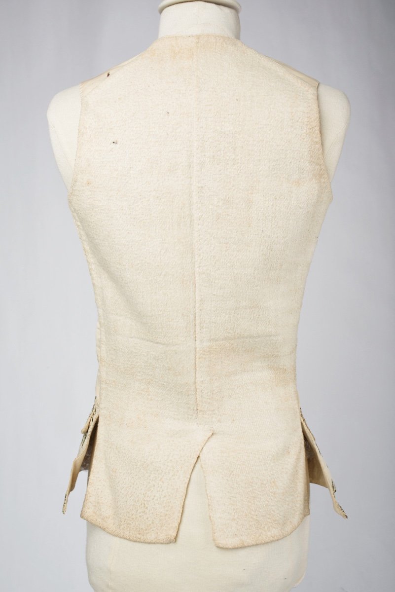 Gilet à Basque En Gros De Tours Crème Brodé Période Louis XVI - France Circa 1785-photo-1