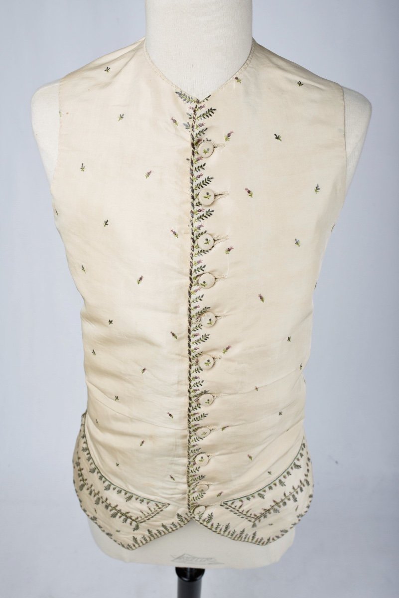 Gilet à Basque En Gros De Tours Crème Brodé Période Louis XVI - France Circa 1785-photo-2