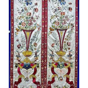 Baroque Wall Hanging In Satin Embroidered And Applied To The Grostesque - Italy Venice Circa 1720