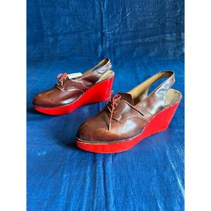 Pair Of 1940s Shoes In Leather And Wedge Heel In Red Wood With Its Box