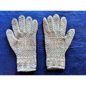 A Pair Of Sanquhar Wool Knit Gloves Near Dumfries Dated 1818 - Scotland