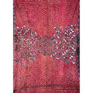 Kutch Tapestry In Red And Indigo Tie And Dye Cotton, Mica Applique - India Late 19th
