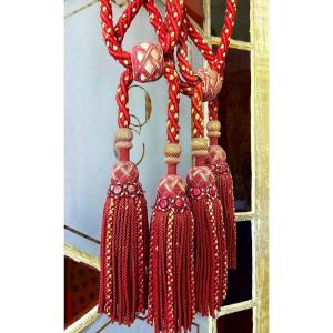 Une savante Paire d'Embrases En passementerie de soie framboise - Empire Vers 1860