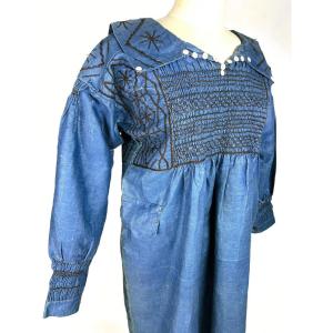 Une robe blouse en lin indigo glacé et smocké - Angleterre période Edwardienne fin XIXe siècle