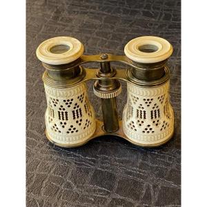 Theater Binoculars In Bone And Golden Brass