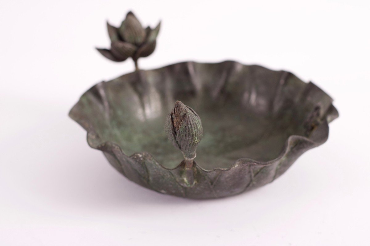 Japanese Empty Pocket Bowl In Ikebana Lotus With Frog