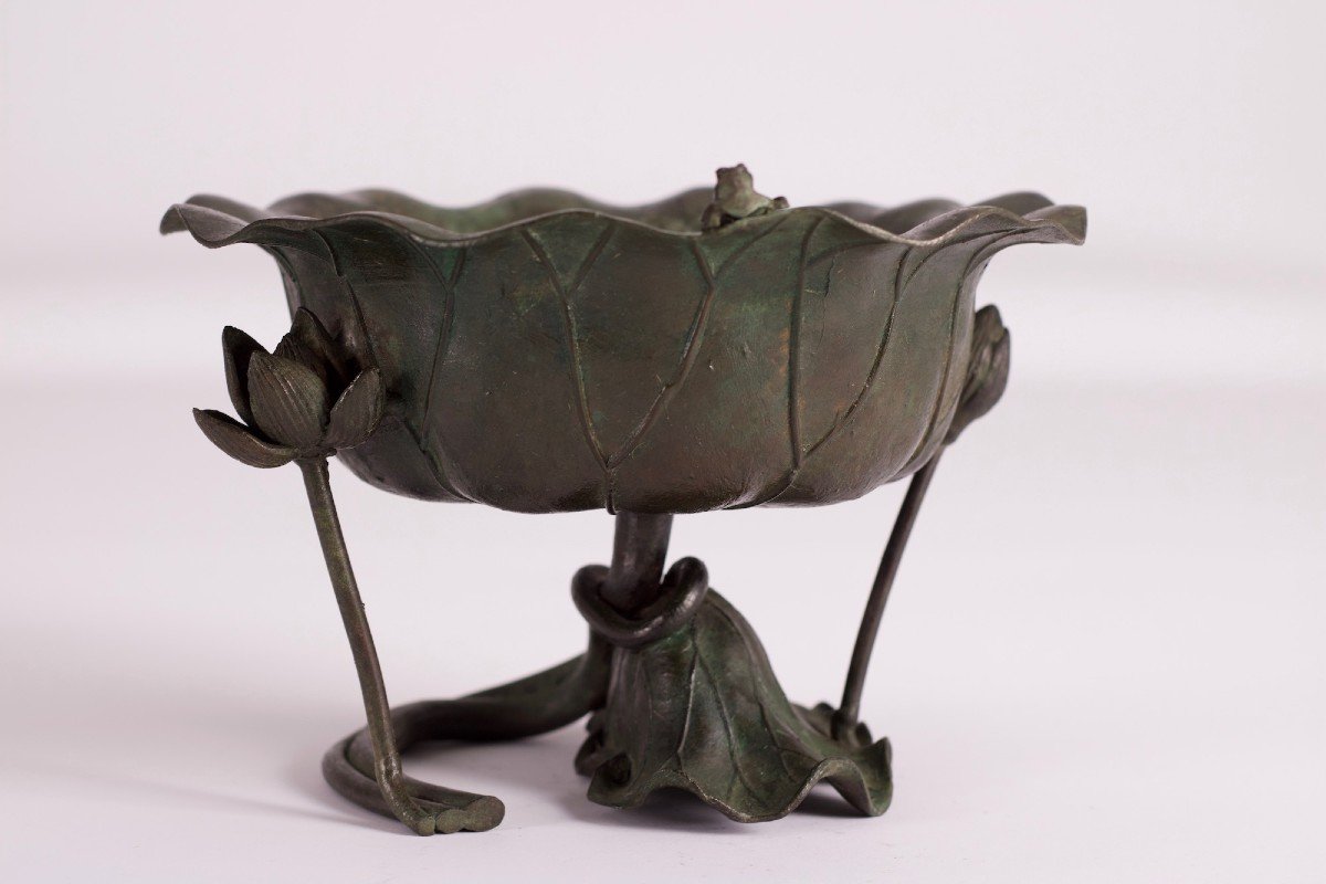 Bol Vide Poche Japonais Sur Piedouche  En Lotus Ikebana à La Grenouille