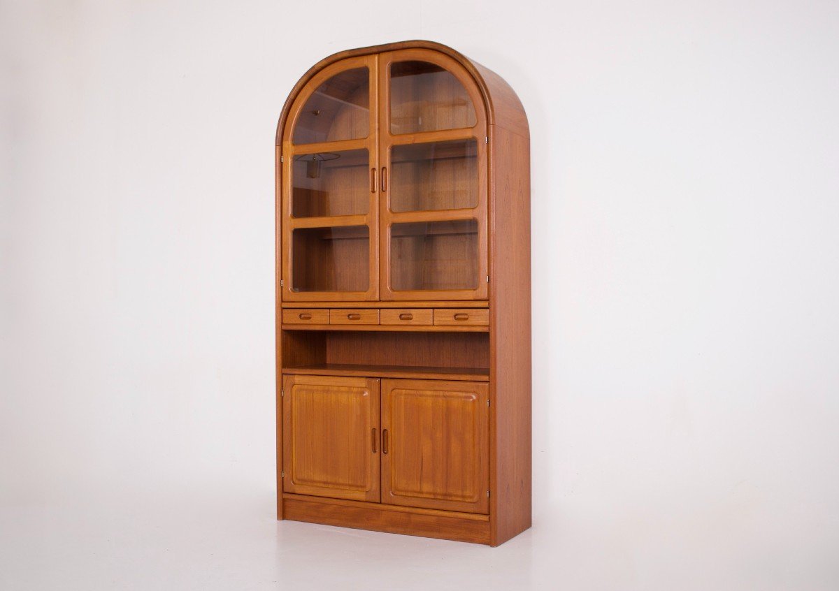 Illuminated Showcase – Danish Cabinet.-photo-2