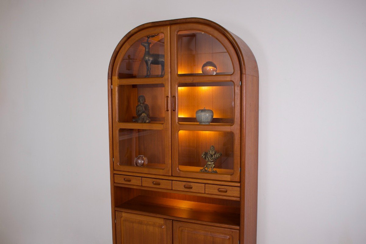 Illuminated Showcase – Danish Cabinet.-photo-4