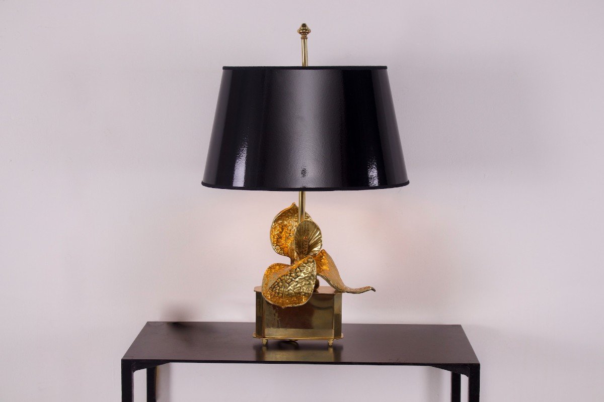 Lampe à poser en laiton doré aux Anthuriums, années 70.