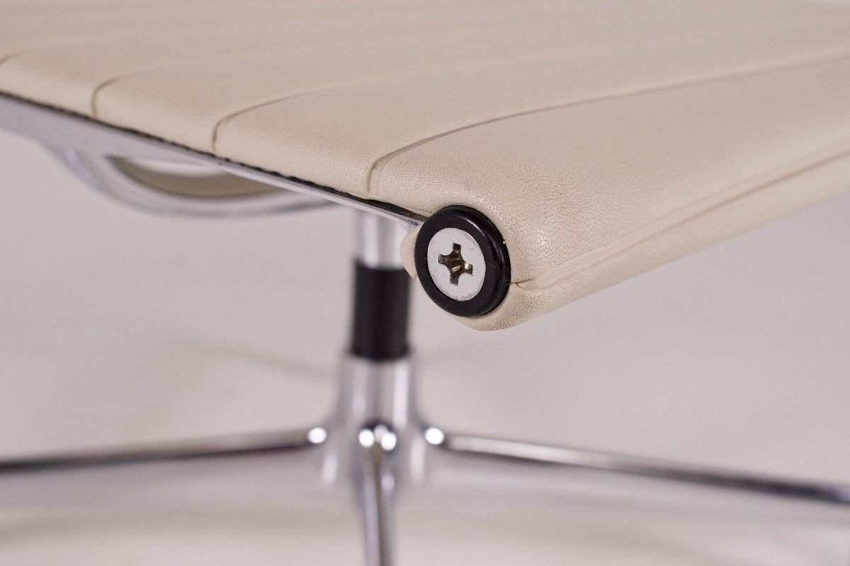 Footstool “soft Pad” E125 De Charles & Ray Eames, années 90.-photo-4