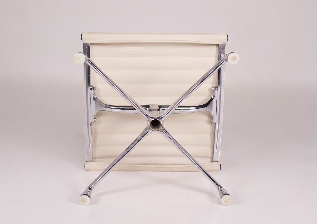 Footstool “soft Pad” E125 De Charles & Ray Eames, années 90.-photo-2