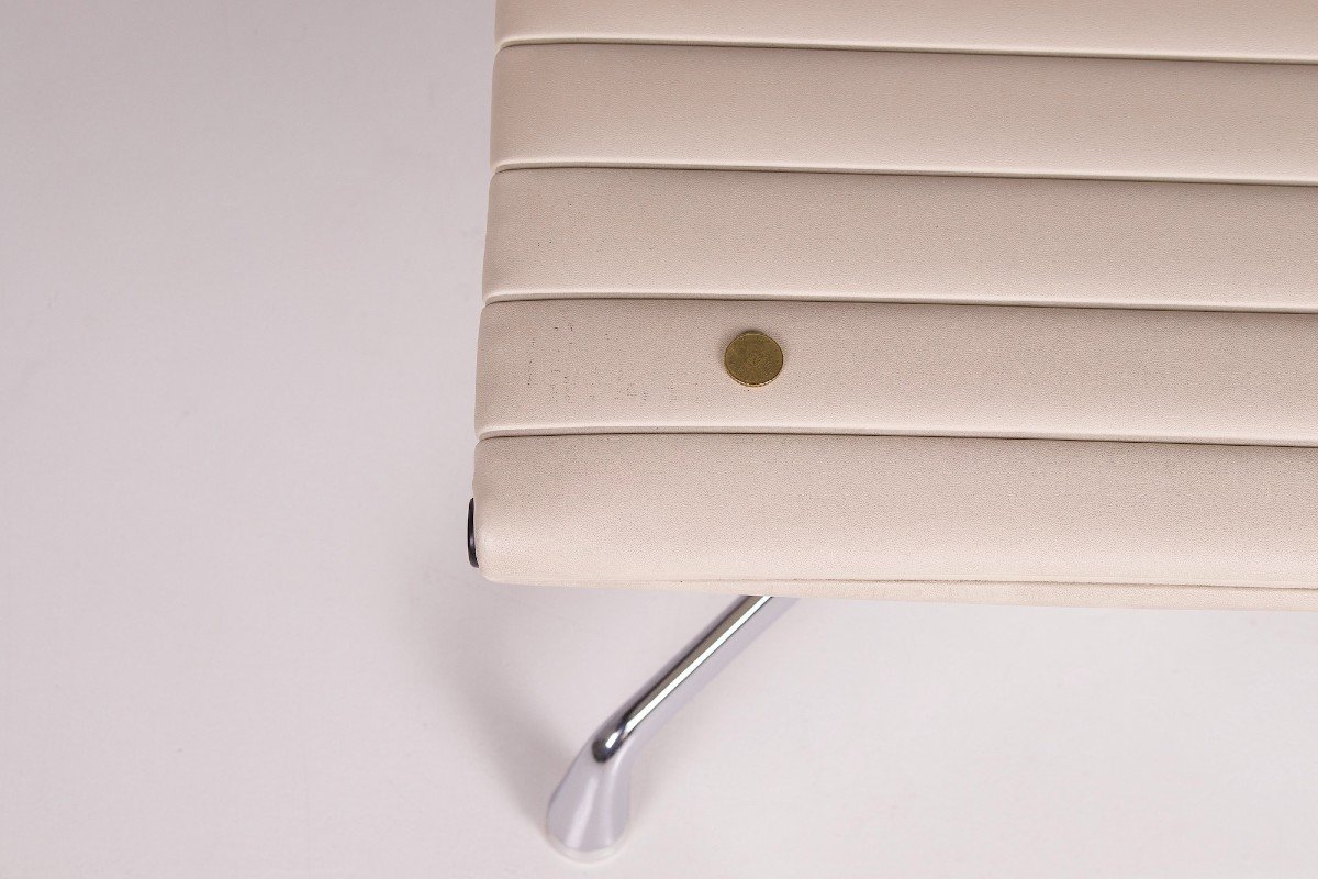 Footstool “soft Pad” E125 De Charles & Ray Eames, années 90.-photo-4
