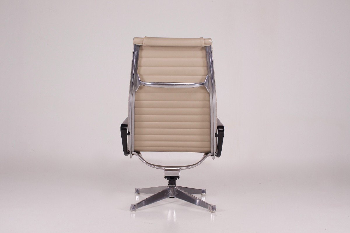 Fauteuil Pivotant En Aluminium Ea 124 De Charles & Ray Eames Herman Miller.-photo-2