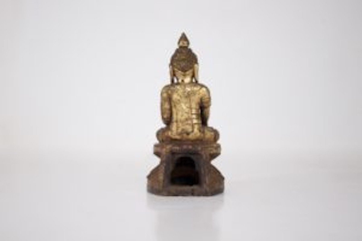 Statue de Bouddha assis en bois doré, Birmanie.-photo-1