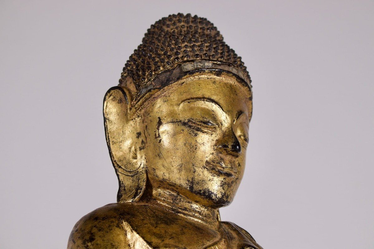 Statue de Bouddha en bois doré, Birmanie,19 ème siècle.