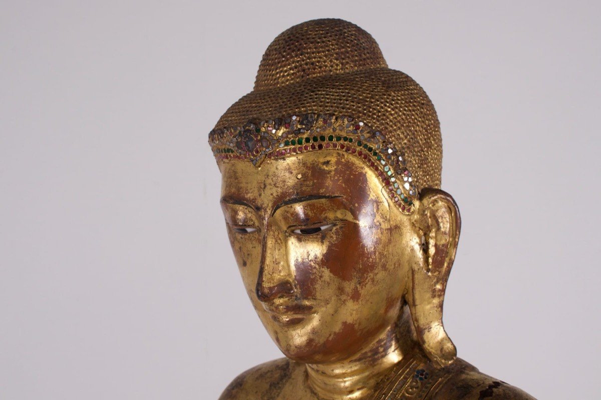 Importante statue de Bouddha en bois doré.-photo-2
