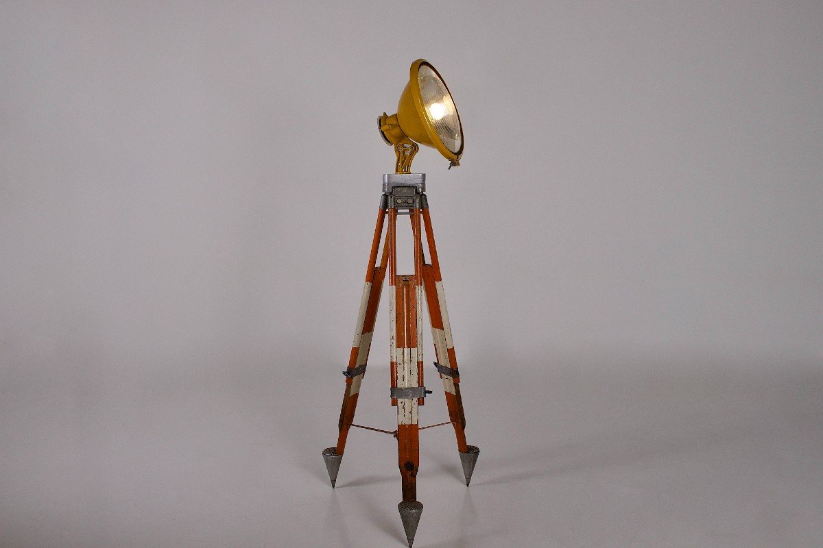 lampe phare industrielle tripode, années 50/60.-photo-2