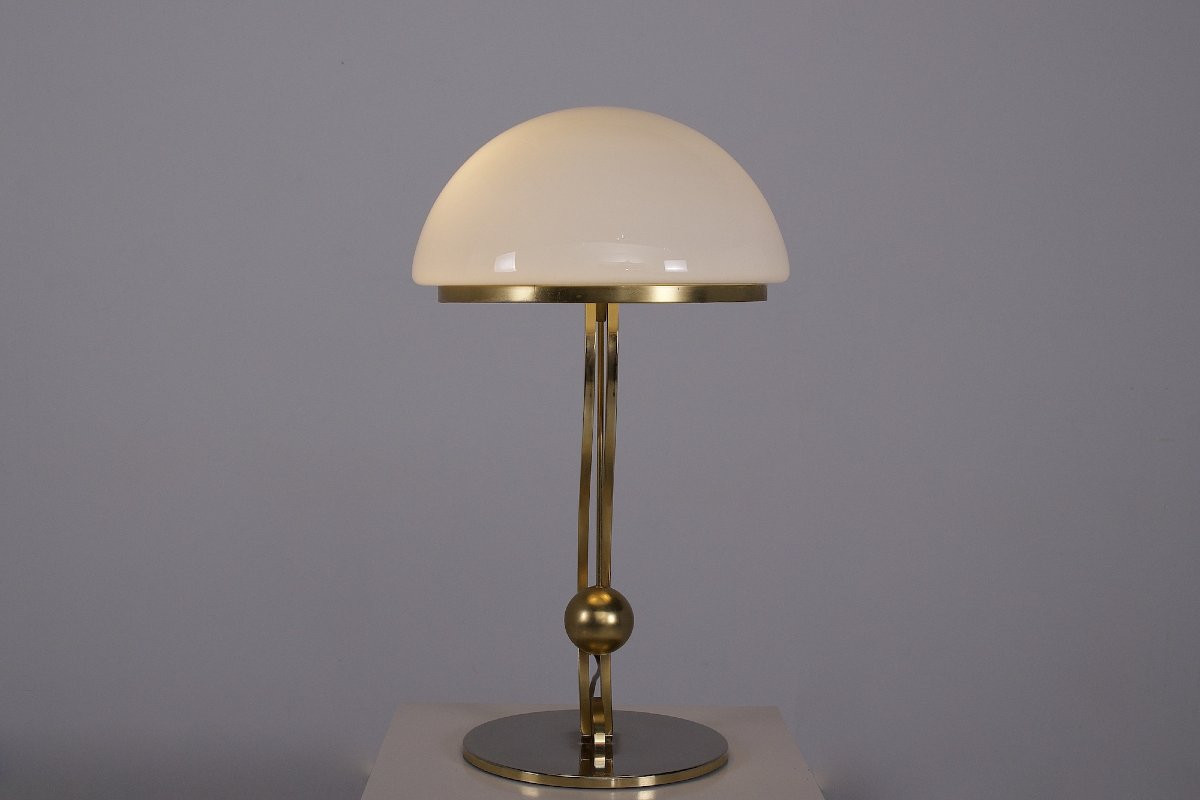 Lampe en verre opalin et acier doré à faux balancier, années 80.-photo-2