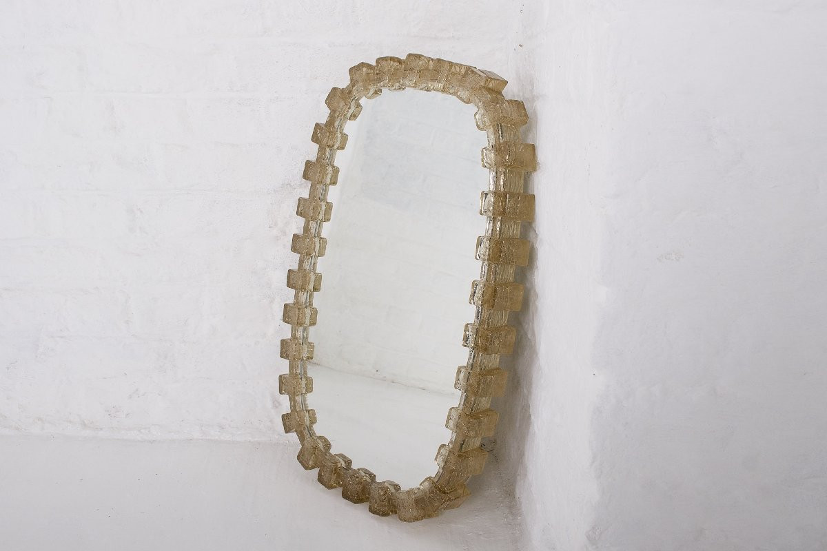 Illuminated Mirror In Amber Acrylic.-photo-3